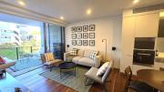 Swanky 2 bed apt with parking - easy city access
