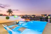 Resort Style Luxurious Waterfront Entertainer