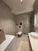 Strøken og ærverdig bygårdsleilighet ved Bergen Domkirke