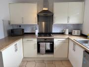 Contractors, Private Driveway for Multiple cars, Wifi, Long Stay