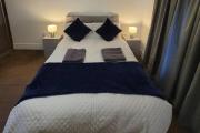 Spacious 3 bed Sleeps 5 and free parking