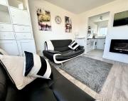 Fabulous 2 bedroom dog friendly chalet 5 min walk to beach, nr Gt Yarmouth & Norfolk Broads