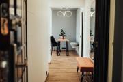 Lake View stay, stunning sunrises & free parking