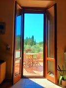 INCANTEVOLE CASA TOSCANA con travi in legno, ampia terrazza e vista sulle colline