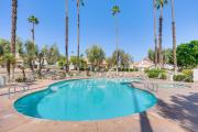 In Golf Course Community Palm Desert Escape!