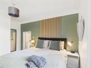 Stylish Maisonette with Hot Tub