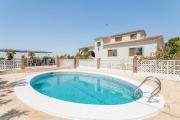 Villa with private swimming-pool in quiet location