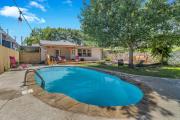 Pool Mins to Downtown & Alamo - Huisache Retreat