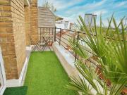 Studio avec terrasse agréable, métro Paris20