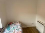 Modern 1 bedroom flat in useful location