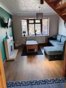 Relaxing retreat close by the lakeside