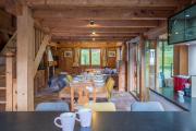 Chalet Altura- 5 Bedrooms - Jacuzzi and Sauna - By Cozee Rentals