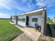 Stunning Chalet In The Charming Seaside Village Of Scratby, Norfolk Ref 51017S