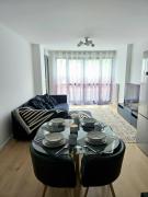 1 min from Paris metro, Quiet, 2 bedrooms & private parking