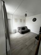 2 room newly furnished flat in Birmingham city centre, free parking !