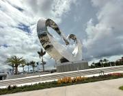 Serene Stay, Lake & Golf Views in Trees