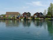 Kis vízparti házikó