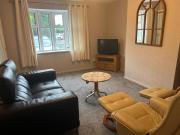 Quiet House on Residential Family Street - Private Drive Close to City Centre & Transport