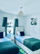 Dover Ferry Apartments, private terrace and on-site parking