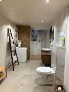 Charmant rez-de-jardin indépendant avec chambre privée