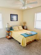 Private Room at Crystal River Retreat with Salt Water Pool