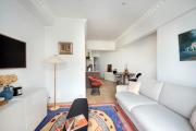 Superb studio with terrasse & 24-7 security in the heart of Paris!