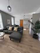 City Centre 2 bed Secure Parking near Station and Theatre