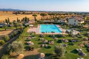 Apartments 6 beds, first floor with private outdoor area, in Residence with swimming-pool