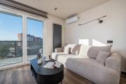 Air Conditioned Studio with Mountain View, Parking and Balcony by Noclegi Renters