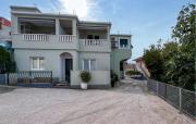 Nice Apartment In Duce With House Sea View
