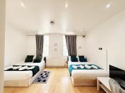 Bright studio Apartment in central London