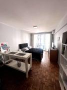 Luminoso ambiente con balcón en Palermo, junto a Parque Las Heras