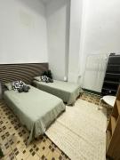 1- Habitación interior con aire acondicionado y con baño independiente