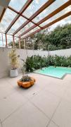 Casa com piscina e hidromassagem