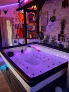 Lhistoire de louest , jacuzzi appartement