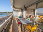 Grand studio climatisé avec terrasse près du centre et des plages - FR-1-196-374