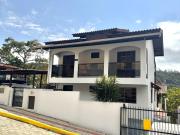 Casa no centro de bombinhas, SC