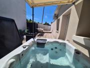 Cozy studio with wooden terrace and private Jacuzzi