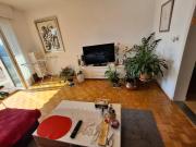Chambre double dans un appartement avec TV, cuisine, douche et WC