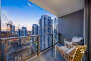 Upscale 1-BD Condo in DTW Miami - City Views