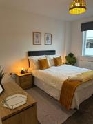 2BR Luxury Apt in Cathedral Quarter