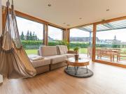 Elegant Warm Bliss Hideaway Escape Lodge - Holiday Home with Hot-Tub and Sauna