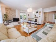 Stunning Rural Holiday Home with Garden and BBQ - Four Bedroom Holiday Home