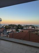 Beautiful Seaview Apt - 3 min Walk to Beach