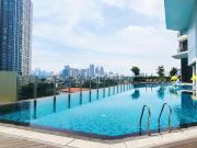 29c BGC Cozy Suite Steps Away From Major Malls with Paid Parking and Gym with Fast Wi-fi