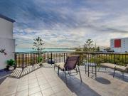 Town Beach Seaview Apartment