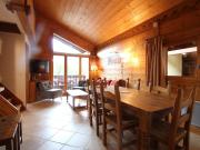 Chalet 4 pièces + mezzanine, 8 pers, WiFi, parking, proche spa, arrêt ski-bus - FR-1-572-112