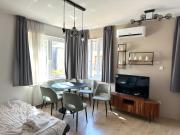 Prime Stay - Deluxe 3 Bedroom Family Apartment - Parking Included