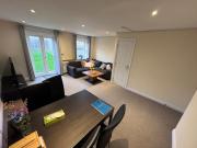 Sleeps8-FamilyFriendly-FreeParking-30MinToHeathrow