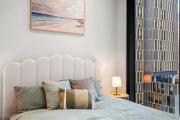 Modern CBD 2BR Free Parking & Stunning City Views